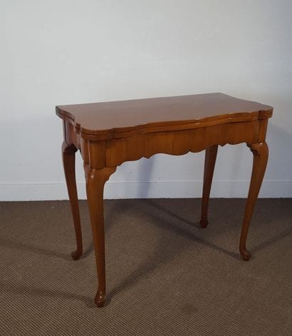 Table à jeux en acajou et placage d'acajou,...