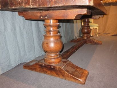 Grande table de monastère en chêne à plateau...