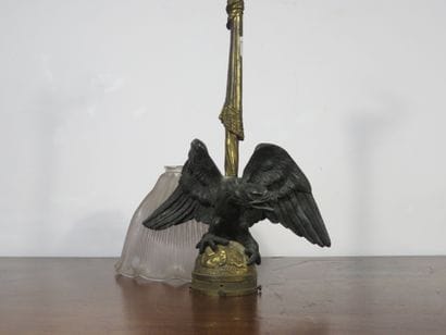 Suspension figurant un aigle aux ailes éployées...