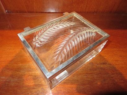 LALIQUE France

Boite en cristal pressé moulé...