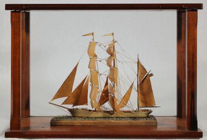 Maquette d'un trois-mâts barque présenté...