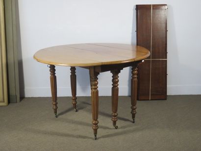 Table en acajou, plateau ouvrant par le milieu...