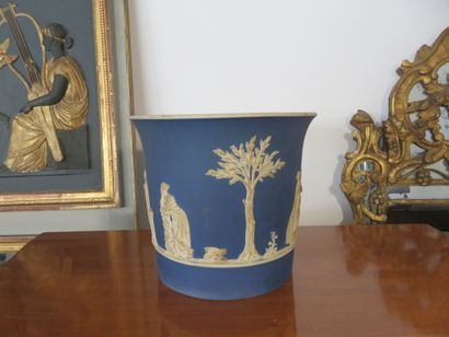 WEDGWOOD 

Important cache-pot en biscuit...
