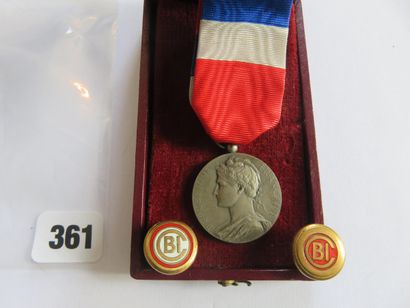 Décoration - Médaille d'Honneur du Travail,...