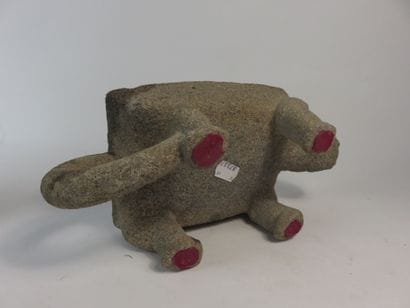 Metate. Grinding table representing a jaguar....