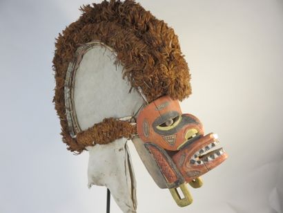 Masque Tatanua, visage en bois polychrome,...