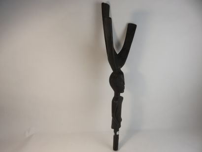 Support d’arc, gravé de motifs géométriques,...