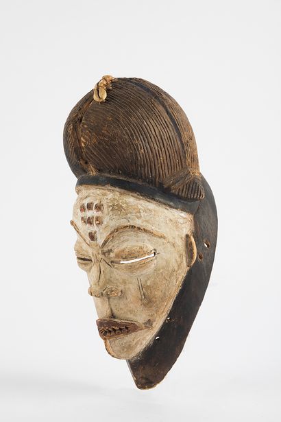 Okuyi dance mask representing an idealized...