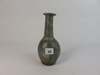 Bottle. Iridescent glass. Height : 19,5 cm....