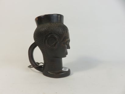 Coupe à vin de palme représentant une tête...