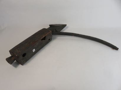 Harpe à harquée à huit cordes. N’gombi. (les...