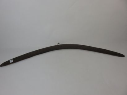Boomerang orné sur une face de motifs géométriques...