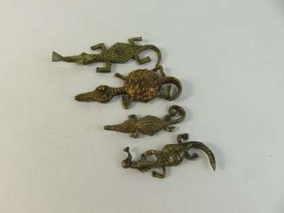 Quatre crocodiles.