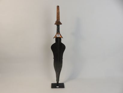 Couteau présentant sur la partie haute une...