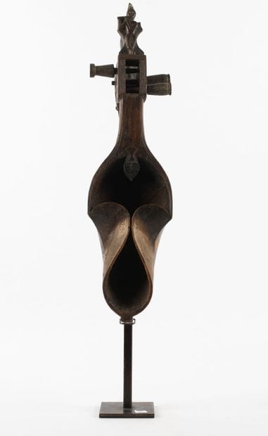 Dhodro banam. Musical instrument with plucked...
