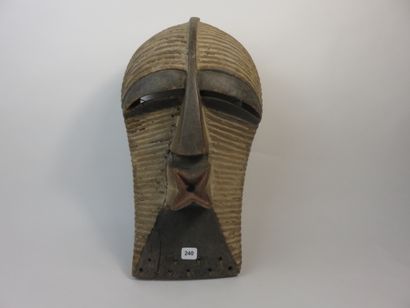Masque Kifwebe féminin nommé Kikashi. Le...