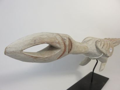 Effigie d’un oiseau. Bois léger, trace de...