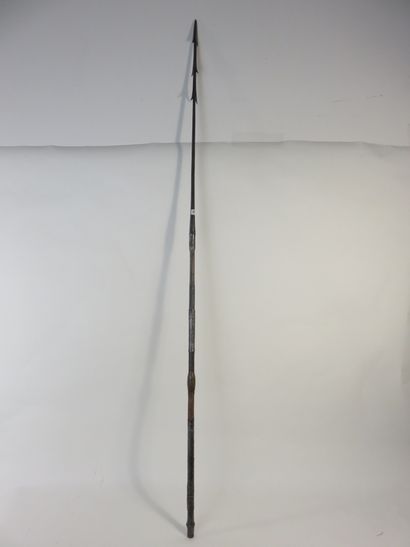 Lance en fer forgé. Longueur : 148 cm. République...