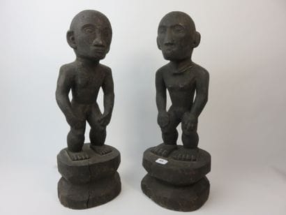 Two bulul forming a pair, represented standing...