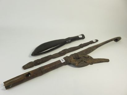 Lot de trois objets : un propulseur à lance...