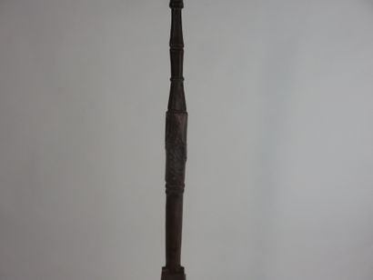 Grande spatule à sagou ornée sur le manche...