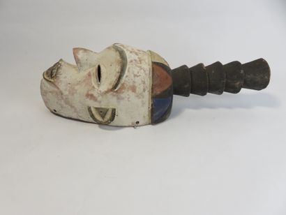 Masque de danse. Le visage en forme de cœur...
