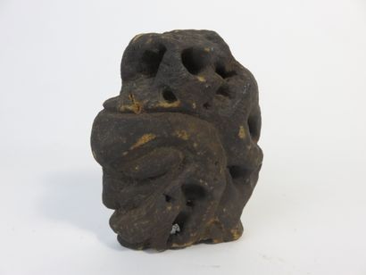 Lot de deux objets représentant chacun une...