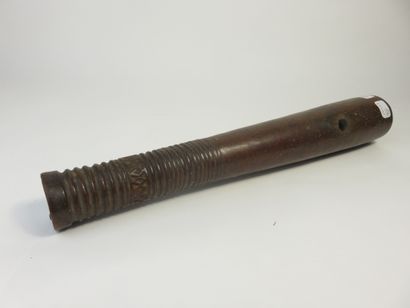Ustensile ancien. Pipe (?) Bois à patine...