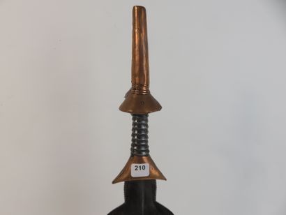 Couteau présentant sur la partie haute une...