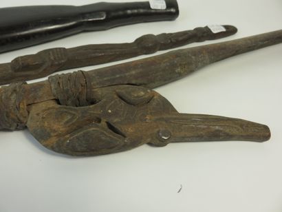 Lot de trois objets : un propulseur à lance...