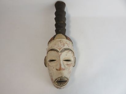 Masque de danse. Le visage en forme de cœur...