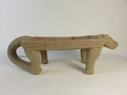 Metate. Grinding table representing a jaguar....