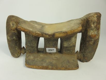 Neck rest representing a horse. Wood with...