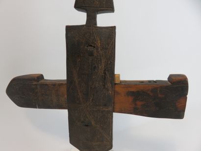 Serrure de case à décor géométrique. Bois...