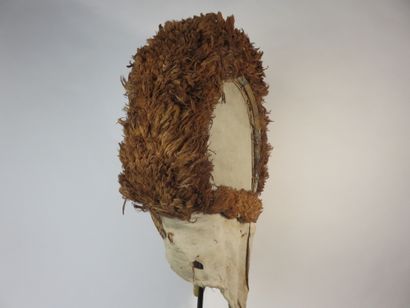 Masque Tatanua, visage en bois polychrome,...