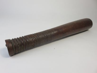 Ustensile ancien. Pipe (?) Bois à patine...