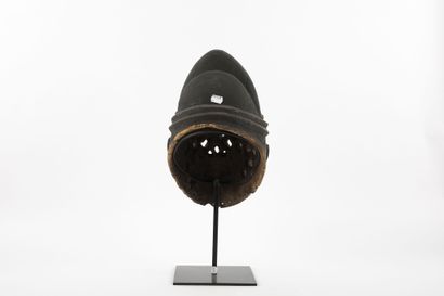Ancien masque casque Gelede. Le visage est...