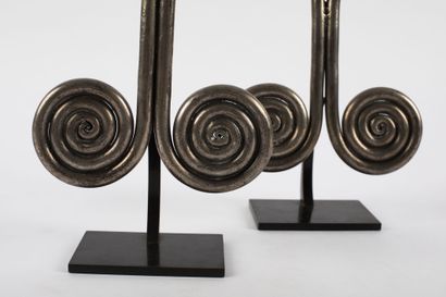 Paire d’ornement d’oreille féminin à représentation...