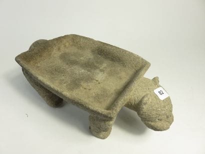 Metate. Grinding table representing a jaguar....