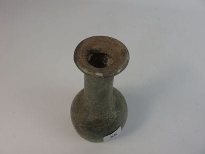Bottle. Iridescent glass. Height : 19,5 cm....