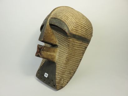 Masque Kifwebe féminin nommé Kikashi. Le...