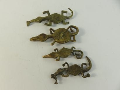 Quatre crocodiles.