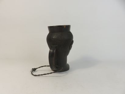 Coupe à vin de palme représentant une tête...