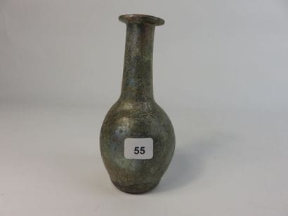 Bottle. Iridescent glass. Height : 19,5 cm....