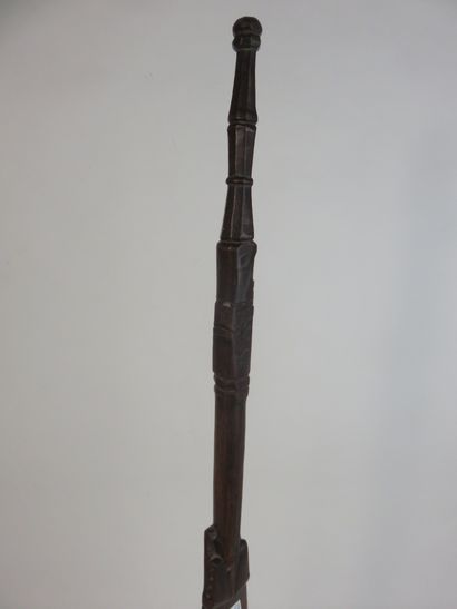 Grande spatule à sagou ornée sur le manche...
