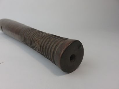 Ustensile ancien. Pipe (?) Bois à patine...
