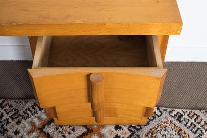 Circa 1960 - Bureau en applique, en bois...
