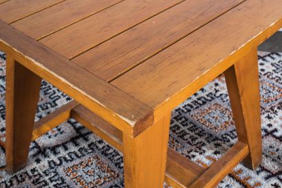 Circa 1960 - Table carrée à entretoise, en...