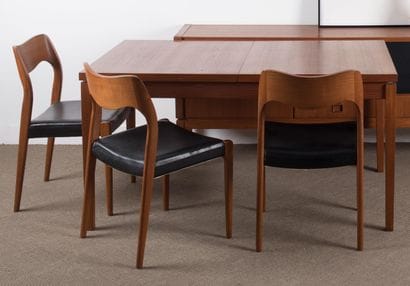 Circa 1960.- Table rectangulaire avec système...