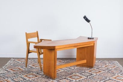 Circa 1960 - Bureau de forme rognon ouvrant...